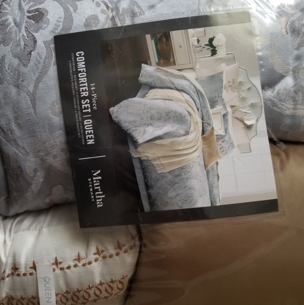 Martha Stewart
Metallic Medallion 14-Pc Comforter